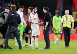 Bruno Fernandes and Bournemouth boss Iraola in heated debate on pitch at full-time after controversial Man Utd draw