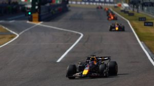 Max Verstappen returns to winning ways at Japanese Grand Prix as Lewis Hamilton’s slump continues