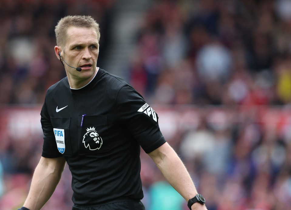 Premier League referee doesn’t make the big decisions and uses VAR as backup, claims former top ref Mark Halsey