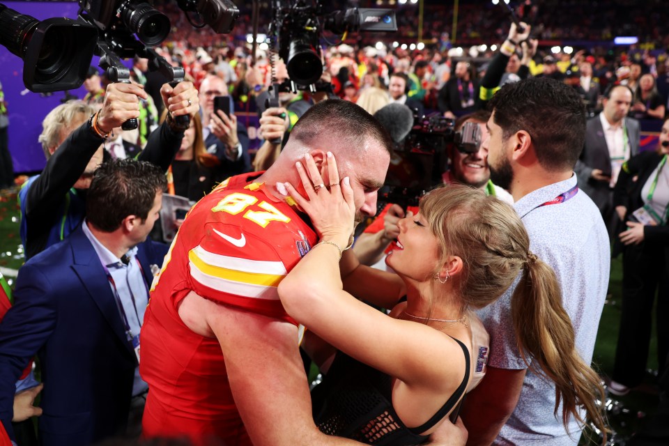 Travis Kelce sends k gifts to Taylor Swift including ’11 flower deliveries in one day’ to celebrate her 11th album