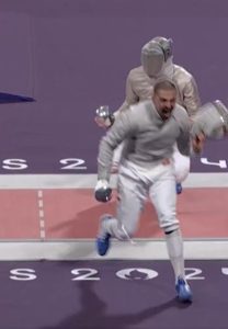 Watch as Paris 2024 Olympics fencer screams house down thinking he had won… before referee awards victory to opponent