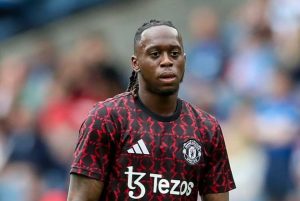 Man Utd close to agreeing £10m-plus deal with West Ham to sell Aaron Wan-Bissaka but wages could scupper transfer