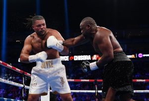 Derek Chisora has Oleksandr Usyk and The O2 on their feet in delight as he beats Joe Joyce in fight of year contender