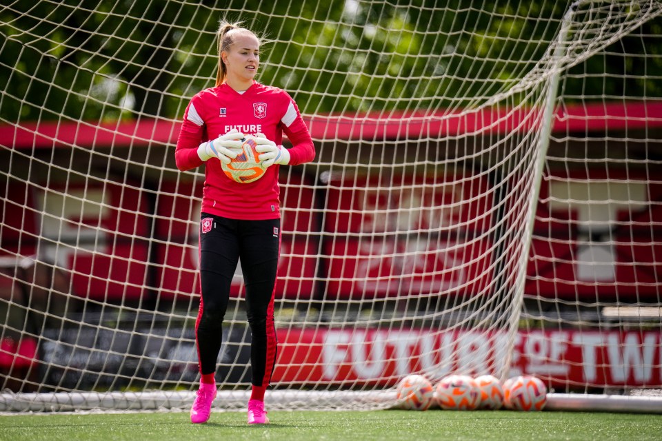 Daphne van Domselaar eager to win silverware with Arsenal after sealing permanent switch from Aston Villa