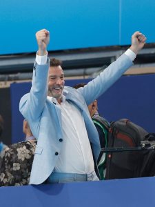 Fred Sirieix celebrates as Team GB daughter Andrea Spendolini-Sirieix wins bronze at the Paris Olympics