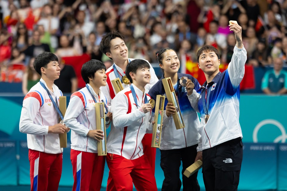 Another incredible Olympics image as North & South Korean athletes take SELFIE with each other despite ‘surging hatred’