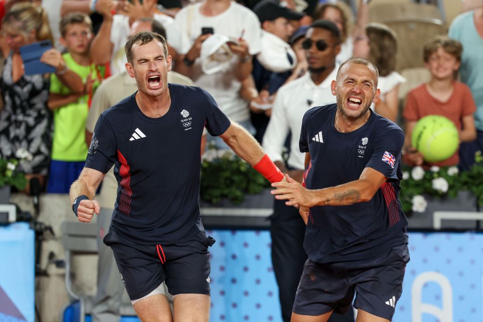 Manic two minutes see Team GB win another gold and Andy Murray keep career alive as fans gush ‘love the Olympics’