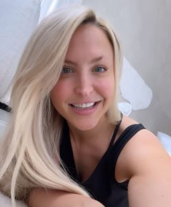 Emma Louise Jones shows off makeup free selfie as TNT presenter tells her ‘the glow of happiness is everything’