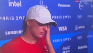 Iga Swiatek breaks down in tears and walks out of interview after bombshell Olympics tennis defeat