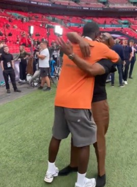 Awkward moment content creator tries to hug Roy Keane ahead of Community Shield before Ian Wright intervenes