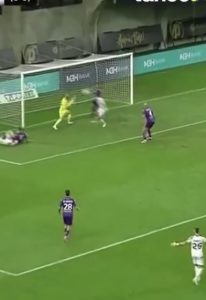 Watch David de Gea pull off ‘insane’ save as ex-Man Utd ace single-handedly keeps nine-man Fiorentina in Europe