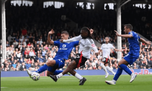 Alex Iwobi scores winner as Fulham beat Leicester City 2-1