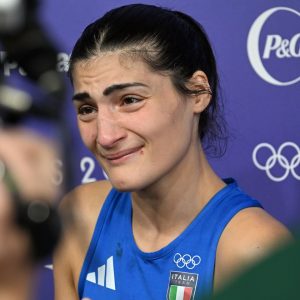 Boxer who abandoned Olympics 2024 gender row fight with Imane Khelif after 46 seconds issues public apology