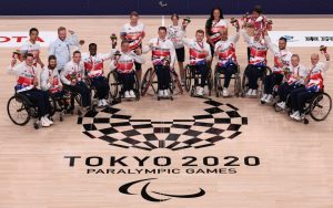 Who are the Paralympic wheelchair basketball commentators on Channel 4?