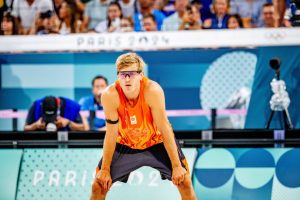 Dutch Olympic child rapist Steven van de Velde CRASHES OUT of volleyball in last-16 to delight of jeering crowds