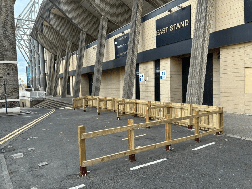 We’re fuming over ‘dangerous’ 4ft fence that popped up overnight – it’s disgraceful & has to come down