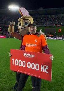 Watch fan’s incredible goal in half-time competition that saw him win life-changing jackpot