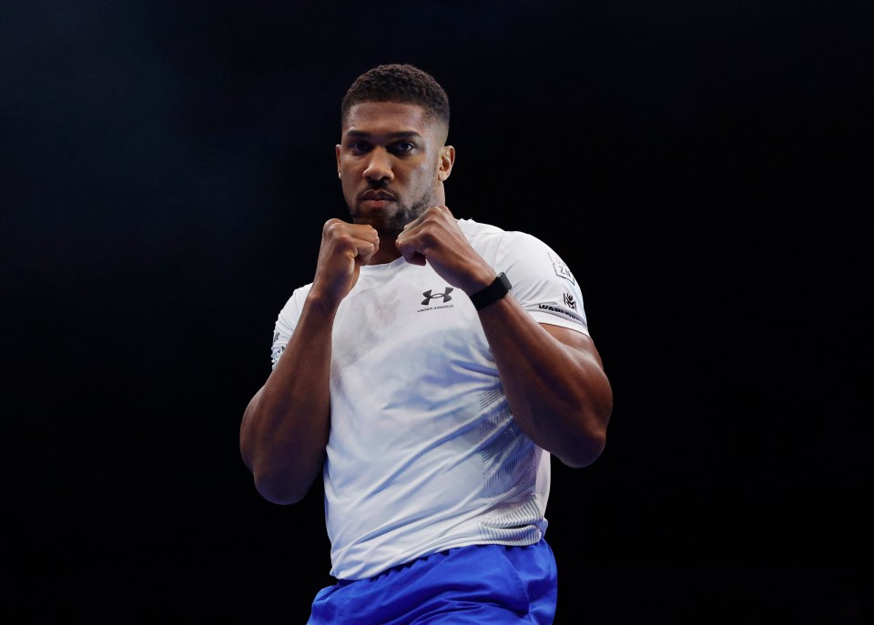 Frank Warren reveals Anthony Joshua could be thrown off in Daniel Dubois fight by two ‘distractions’ ringside