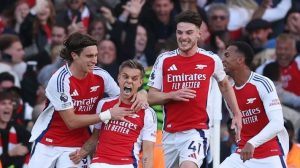 Arsenal scored two stoppage time goals to seal 4-2 win over Leicester