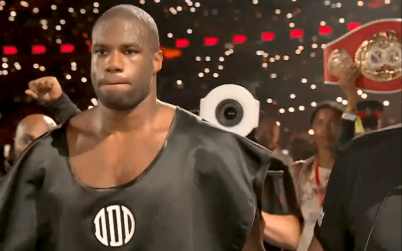 Fans spot Anthony Joshua vs Daniel Dubois ‘broke protocol’ as they slam ‘crazy’ decision during ringwalks