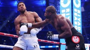 Hearn defends Joshua’s trainer following knockout loss to Dubois