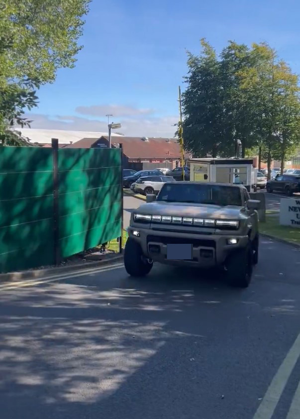 Anthony Gordon leaves Newcastle training in never-before-seen £190,000 car as fans say ‘looks like an armoured vehicle’