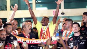 Osimhen receives hero’s welcome from Galatasaray fans in Istanbul