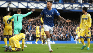 Everton secures 1st win in 2-1 comeback victory over Crystal Palace