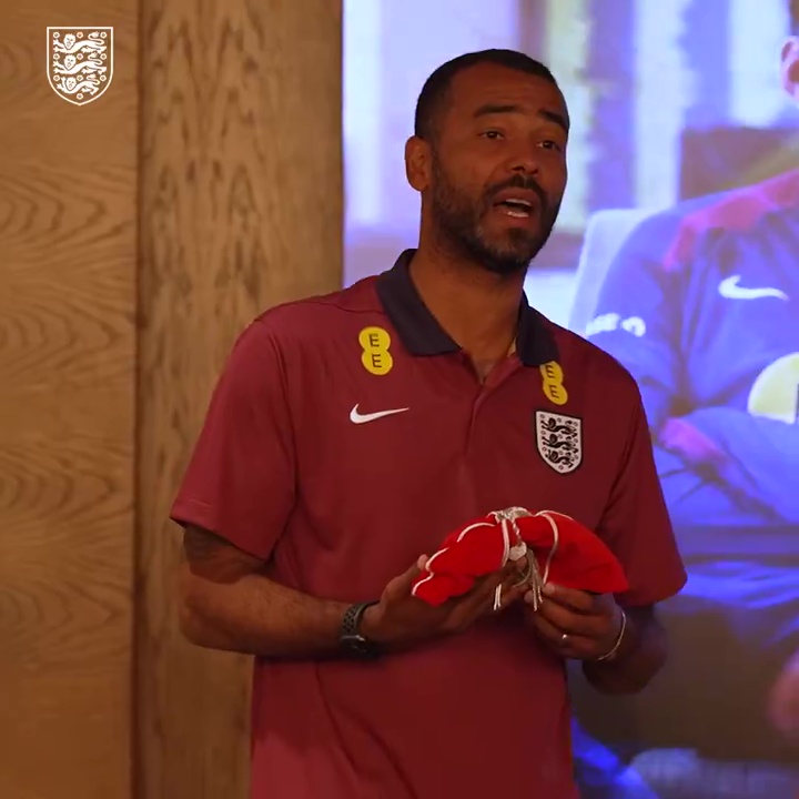 Watch Ashley Cole’s inspirational speech as he presents England new boys Gomes and Gibbs-White with legacy caps