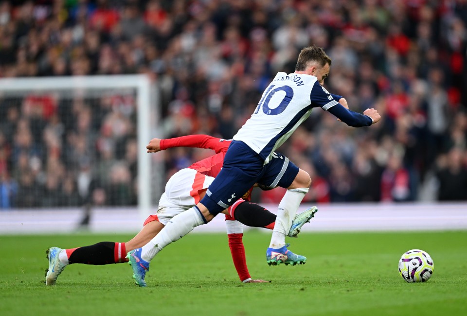 Bruno Fernandes reveals what James Maddison told him after Man Utd star was sent off against Tottenham