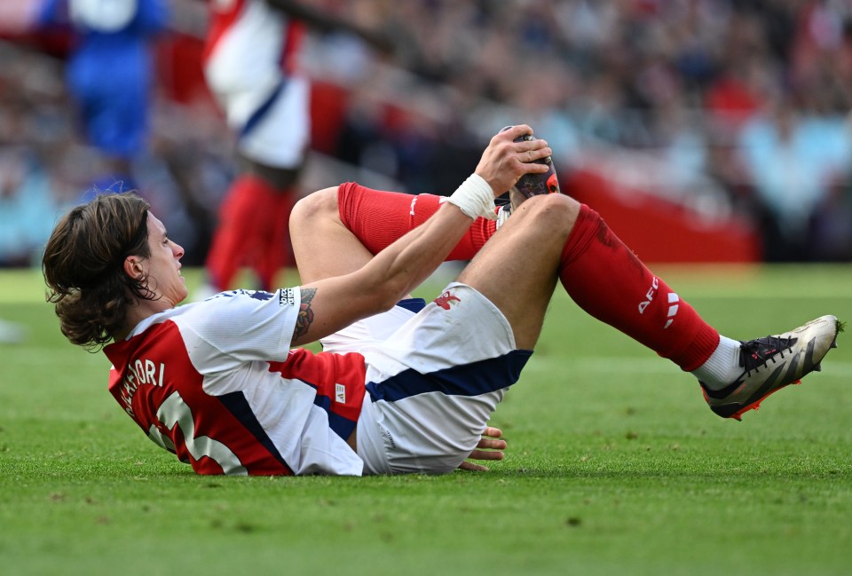 Arsenal fans fear Riccardo Calafiori has suffered ‘serious injury’ after spotting what happened to him in Leicester game