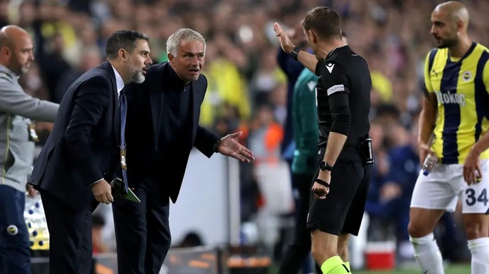 Europa League: Mourinho sent off as Man United claim point at Istanbul