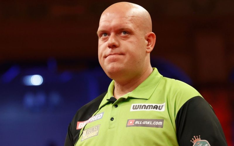 ‘Honestly, though? I don’t get that’ – Michael van Gerwen’s ‘awkward’ antics leave Sky Sports commentator baffled