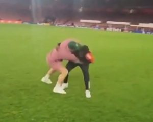 Bukayo Saka left looking ‘so helpless’ in bizarre moment Conor McGregor tries UFC moves on Arsenal star