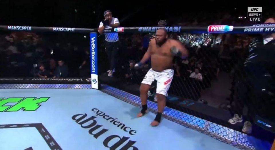 Pumped up 18 stone UFC star appears to injure himself BEFORE fight as fans spot painful moment and say ‘that backfired’