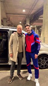 Fans joke ‘thought it was Bobby Davro’ as Declan Rice poses for picture with Arsenal legend