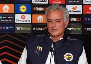 Jose Mourinho is long past his prime but ex-Man Utd boss was like Robert De Niro in his pre-match press conference