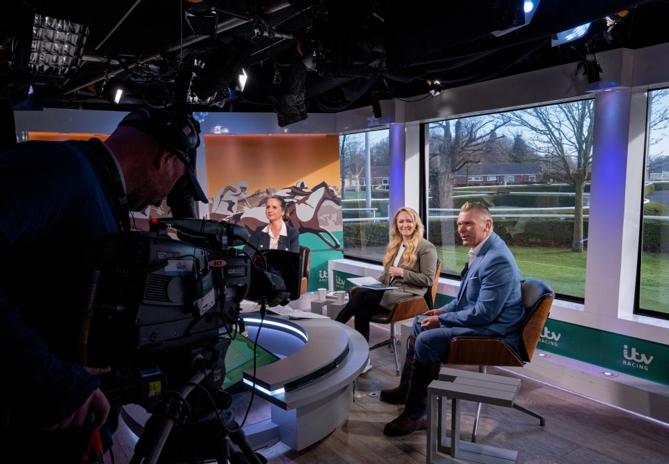 Who are the ITV horse racing presenters and pundits?