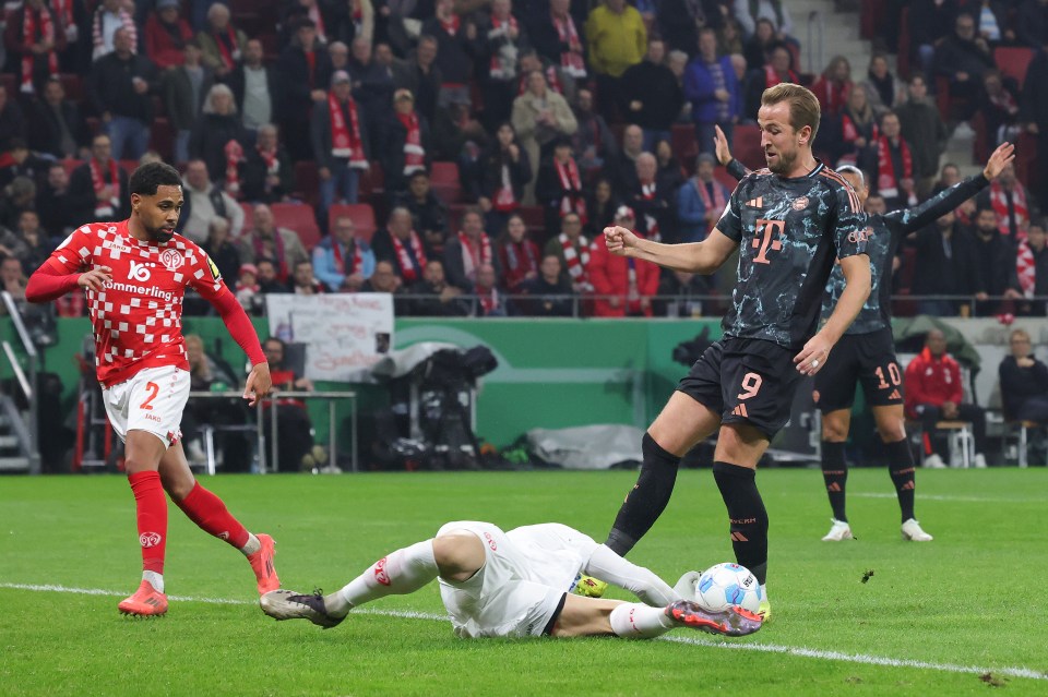 Goalkeeper ‘blames’ Harry Kane for leaving him bloodied with studs to the face during Bayern Munich clash