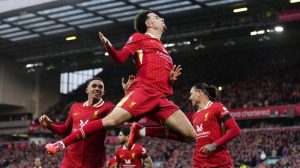 Liverpool beat Chelsea to reclaim Premier League top spot