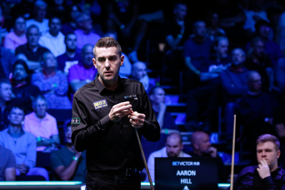 Mark Selby wins snooker frame with staggering 155 points to beat 147 maximum as opponent gifts him bonus points