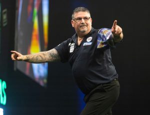 Gary Anderson thanks SPECSAVERS for saving Grand Slam of Darts campaign after emergency visit