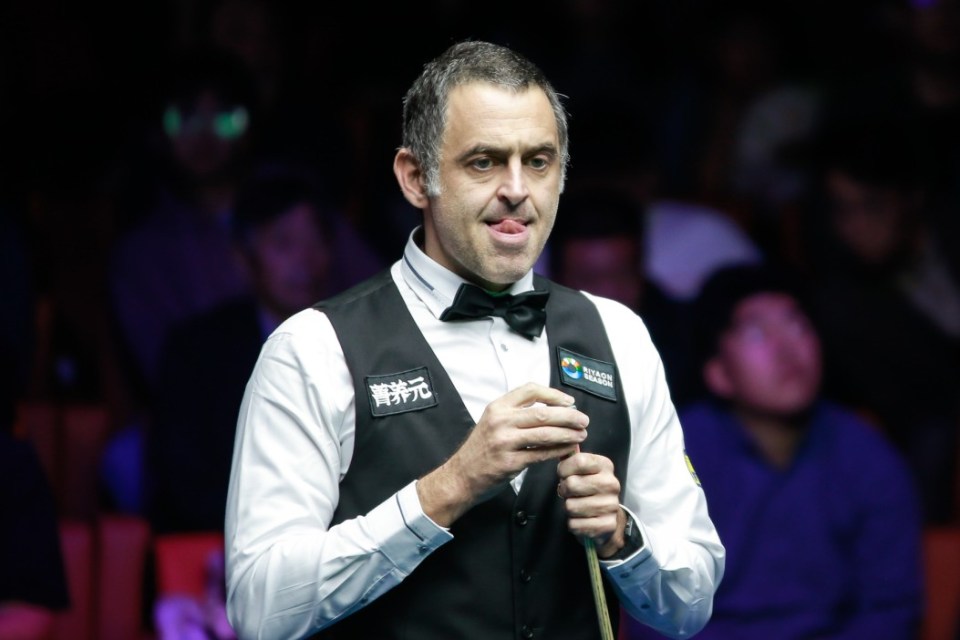 Ronnie O’Sullivan match delayed due to ‘safety reasons’ as fans flock to watch snooker legend in action