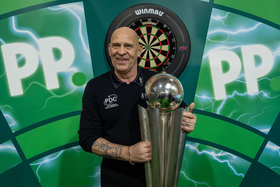 Legendary darts referee Russ Bray hints he’d come out of retirement for dream World Championship final