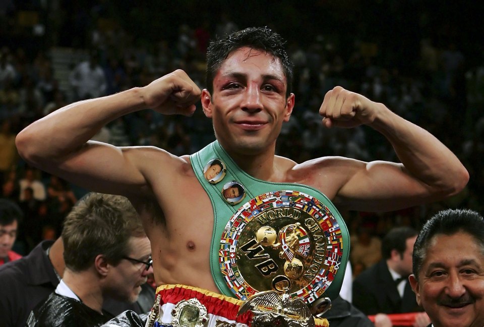 Three-time boxing world champion Israel Vazquez fighting for his life after heartbreaking cancer diagnosis