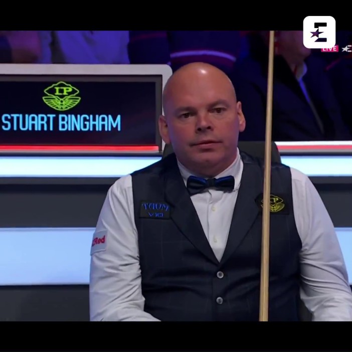 Fuming Stuart Bingham calls out snooker photographer after missing shot then storms off shaking head at UK Championship