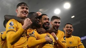 Fernandes sees Red as Man United suffer Boxing Day blow to Wolves