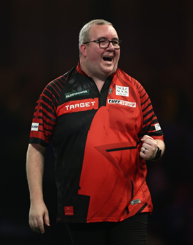 Luke Humphries shows true colours with classy message to Stephen Bunting after World Darts Championship KO