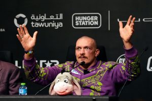 Oleksandr Usyk shows true colours with classy message to Tyson Fury after victory in heavyweight rematch