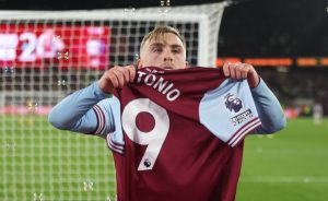 West Ham 2 Wolves 1: Matchwinner Bowen lifts up Michail Antonio’s shirt in tribute as Hammers ease pressure on Lopetegui